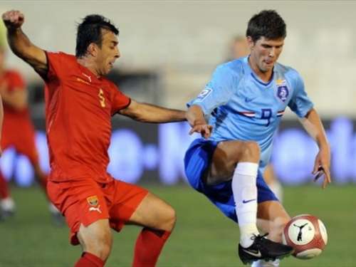 Igor Mitreski (L); photo: fifa.com